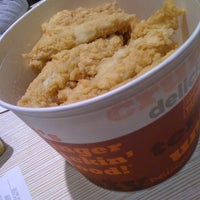 Снимок сделан в KFC пользователем Fred T. 8/30/2011