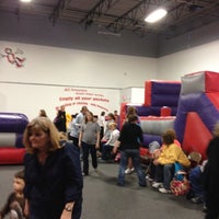 Photo prise au Bounceu Fishers par Gretchen S. le4/14/2012