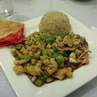 Foto scattata a Szechuan Omei Restaurant da Alethea D. il 11/4/2011