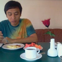 Photo taken at Pepito Resto Hotel Travellers by Irvan M. on 9/25/2011