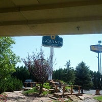 Foto scattata a La Quinta Inn &amp;amp; Suites Denver Englewood Tech Ctr da Cortney L. il 8/26/2012