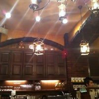 Photo taken at 珈琲貴族エジンバラ 新宿歌舞伎町店 by waeyoung s. on 2/17/2012