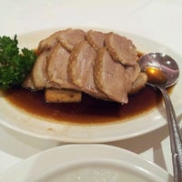 Photo taken at East Ocean Teochew Restaurant 東海潮洲酒家 by Andrew K. on 3/15/2012