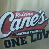 Foto tomada en Raising Cane&amp;#39;s Chicken Fingers  por Paul E. el 10/8/2011