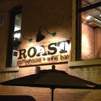 Foto scattata a ROAST Coffee + Wine da Neil G. il 7/21/2012
