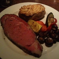 Foto diambil di The Keg Steakhouse + Bar - Arlington oleh Edna V. pada 10/1/2011