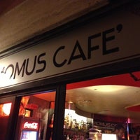 7/25/2012 tarihinde Michele M.ziyaretçi tarafından Momus Café'de çekilen fotoğraf