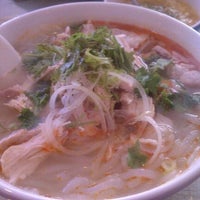 Photo taken at King Wok Vietnamese Restaurant by Nail D. on 10/11/2011