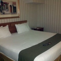 รูปภาพถ่ายที่ Holiday Inn Express &amp;amp; Suites King Of Prussia โดย Will H. เมื่อ 12/19/2011
