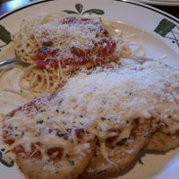 Photo taken at Olive Garden by Randy B. on 8/13/2011