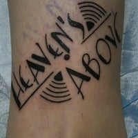 Foto tirada no(a) Flyrite Tattoo Brooklyn por Holly S. em 3/29/2011