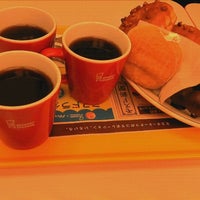 Photo taken at Mister Donut by zephyr m. on 12/11/2011