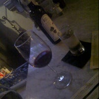Photo prise au TiroVino Wine Bar par MrRoboto le9/12/2011