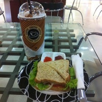 Photo taken at Baan Chang Cafe&amp;#39;teria @ IT Square, Laksi Plasa by Kelly-Nammiez C. on 3/30/2012