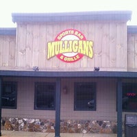 Foto tirada no(a) Mulligans Bar &amp;amp; Grill por Douglas L. em 3/5/2011