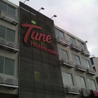 Das Foto wurde bei Tune Hotels.com - Waterfront Kuching von 賢 Sean E. am 2/27/2011 aufgenommen