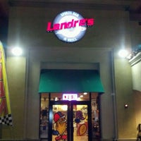 Foto tomada en Landre&amp;#39;s Sports Bar and Grill  por Dustin K. el 1/20/2012