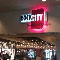 10/17/2011 tarihinde Bryan B.ziyaretçi tarafından Rock City Grill'de çekilen fotoğraf