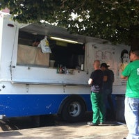 Photo taken at Endless Summer Taco Truck by Alessandro T. on 9/11/2012