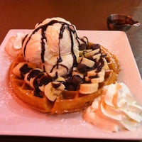Photo taken at Spin Dessert Cafe by Pink H. on 2/18/2012