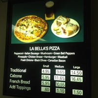 รูปภาพถ่ายที่ La Bella Pizza โดย Janet เมื่อ 9/1/2012