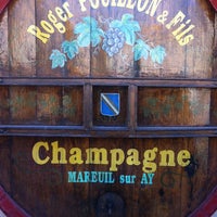 Foto tirada no(a) Champagne Pouillon por Caroline em 5/25/2012