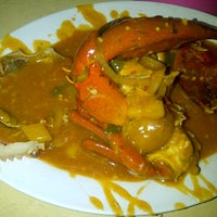 Photo taken at RM Santika Baru Seafood by catherine R. on 12/24/2011