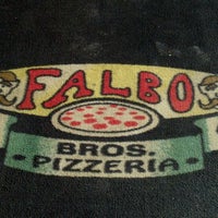 Foto tomada en Falbo Bros. Pizzeria  por Dan K. el 11/23/2011