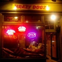 Foto tirada no(a) Krazy Dogz por Tony A. em 12/4/2011