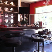 8/31/2011 tarihinde thecoffeebeanersziyaretçi tarafından Udom Thai Restaurant &amp;amp; Bar'de çekilen fotoğraf