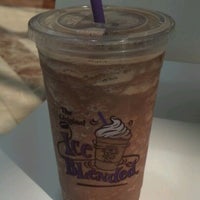 Photo taken at The Coffee Bean &amp;amp; Tea Leaf by Camel V. on 10/1/2011