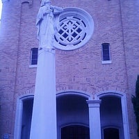 Foto scattata a St Paul&amp;#39;s Catholic Church &amp;amp; School da Oscar A. il 8/4/2012