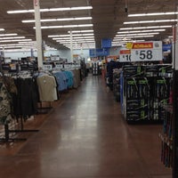 6/8/2012에 Wanda P.님이 Walmart Grocery Pickup에서 찍은 사진