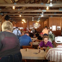 Foto tomada en Cattlemen&amp;#39;s Beef Quarters  por Tom B. el 8/14/2012