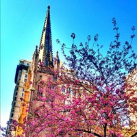 รูปภาพถ่ายที่ Trinity Church โดย Jeffrey P. เมื่อ 4/6/2012