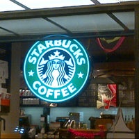 Photo taken at Starbucks by Victor C. on 8/1/2012