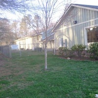 3/5/2012 tarihinde Cassandra B.ziyaretçi tarafından Acres Mill Veterinary Clinic'de çekilen fotoğraf