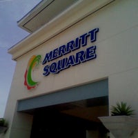 Foto tomada en Merritt Square Mall  por Don V. el 7/22/2012
