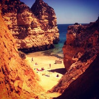 Foto tirada no(a) Praia do Camilo por Lourdes R. em 8/23/2012