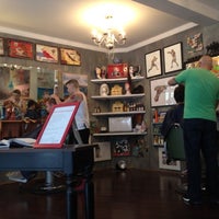 Снимок сделан в Manetamed Barbershop пользователем Fabrizio C. 7/5/2012