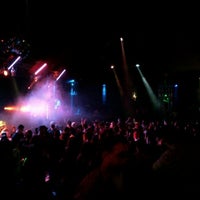 Снимок сделан в Elements Nightclub пользователем Gerry O. 3/13/2012