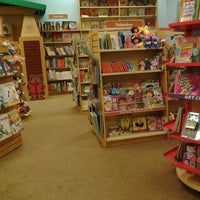 Barnes Noble Booksellers Now Closed Bookstore In Waialae