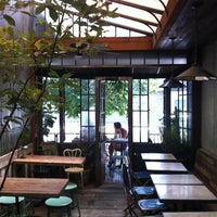 7/1/2012 tarihinde Ian R.ziyaretçi tarafından Cafe Colette'de çekilen fotoğraf