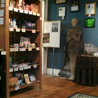10/19/2011 tarihinde Jade G.ziyaretçi tarafından The GhostHunter Store'de çekilen fotoğraf