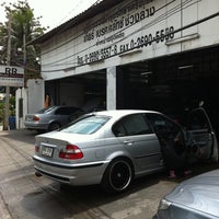 Photo taken at Road Runner BMW Parts &amp;amp; Services by Nutto_YunYun on 10/1/2011