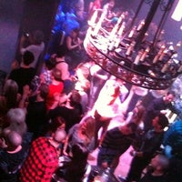 2/19/2012 tarihinde DJ AzYz B.ziyaretçi tarafından Liquor Store Ste-Foy, Resto-Nightclub'de çekilen fotoğraf