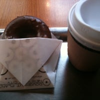 Photo taken at DOUGHNUT PLANT 自由が丘店 by Shin on 3/24/2012