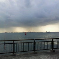 Photo taken at Labrador Park Lookout Point by Gary 朱. on 1/2/2012