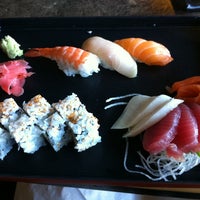 Foto scattata a Atami Steak &amp;amp; Sushi da Mark C. il 5/2/2011