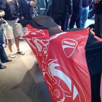 4/28/2012에 Justin G.님이 Ducati Bellevue에서 찍은 사진